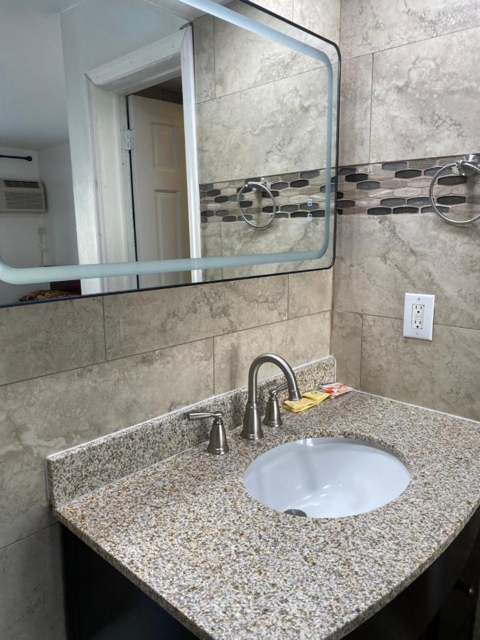 Dry Dock Motel Сийсайд Хайтс Екстериор снимка