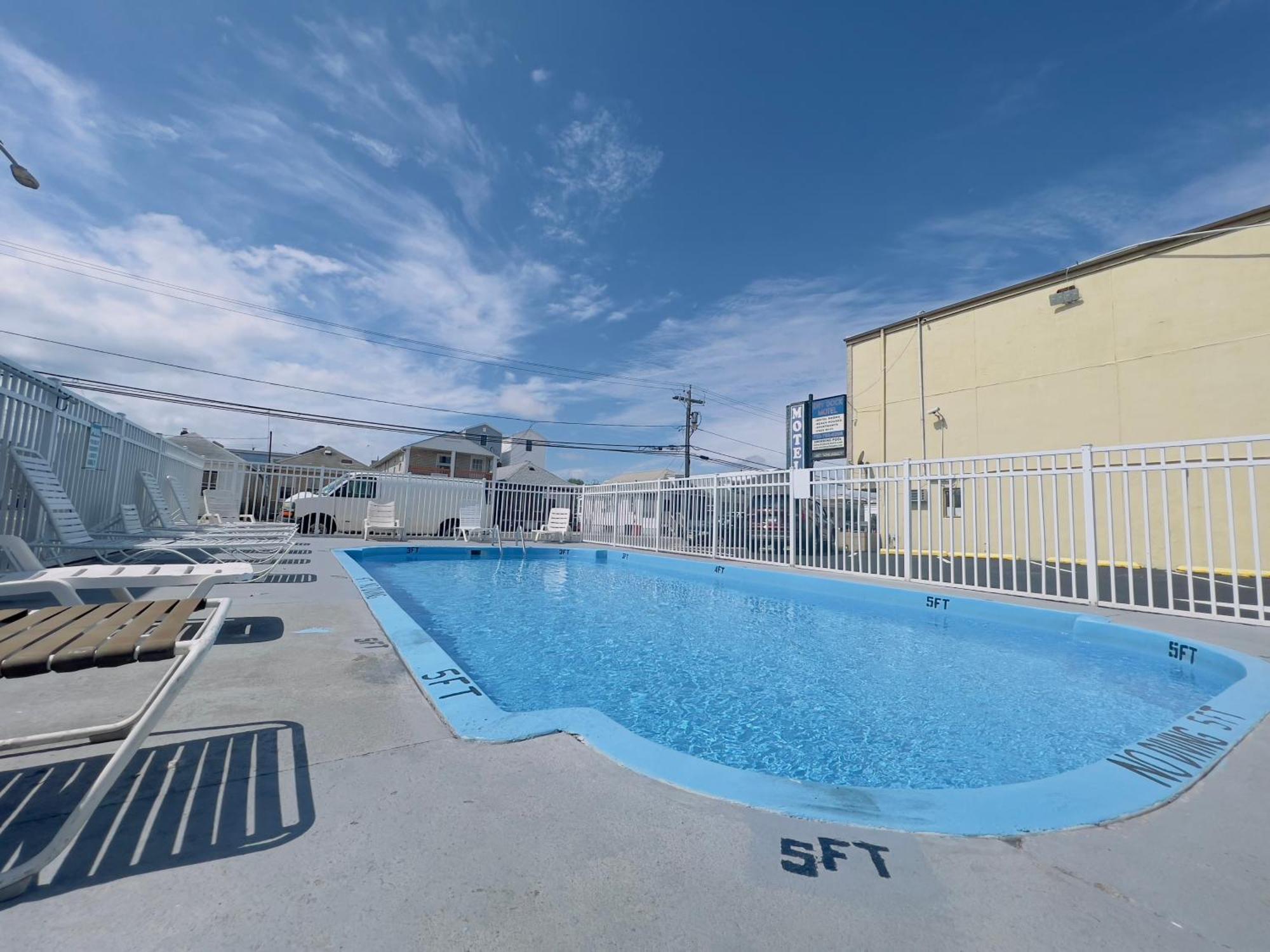 Dry Dock Motel Сийсайд Хайтс Екстериор снимка