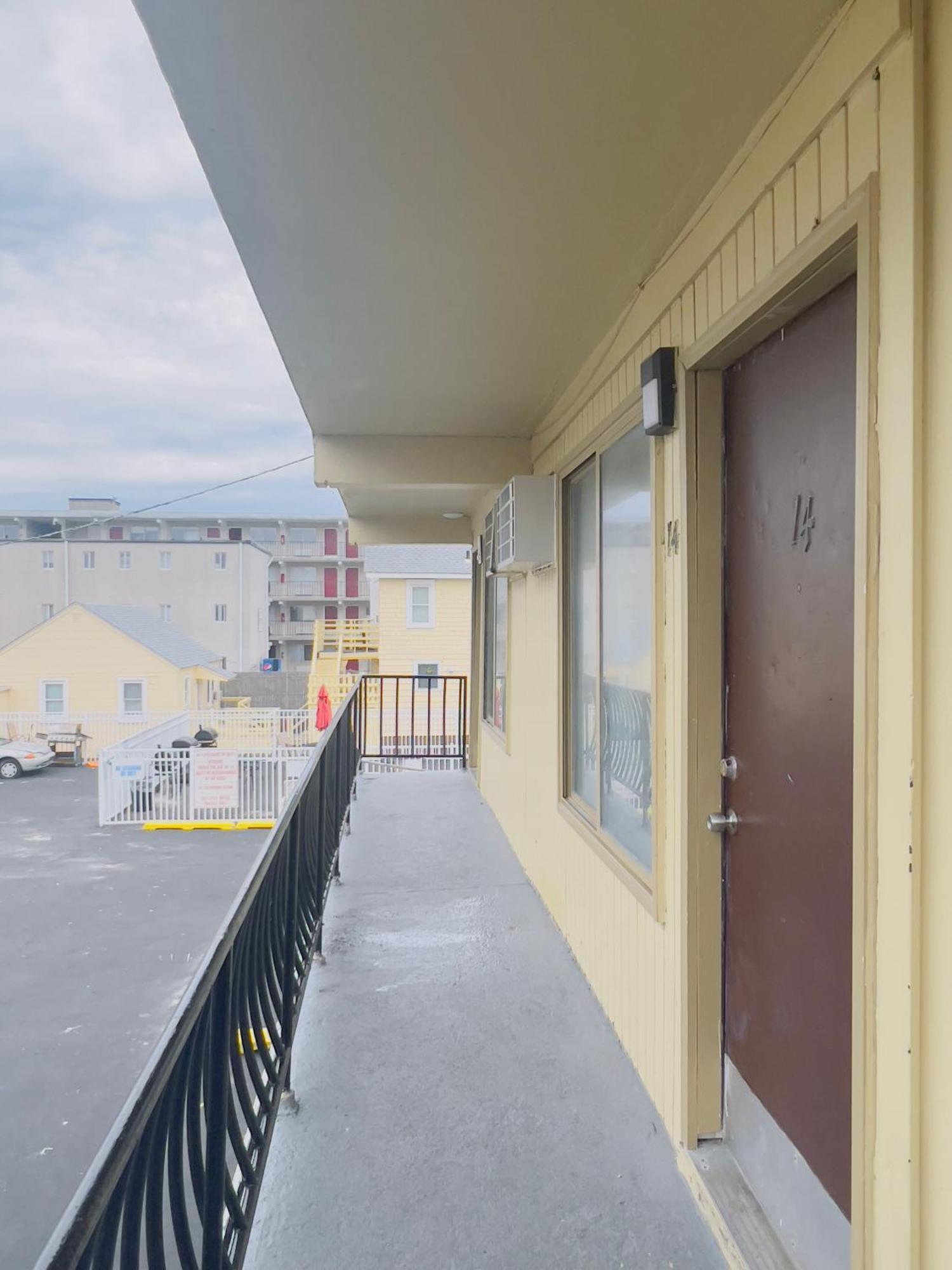 Dry Dock Motel Сийсайд Хайтс Екстериор снимка