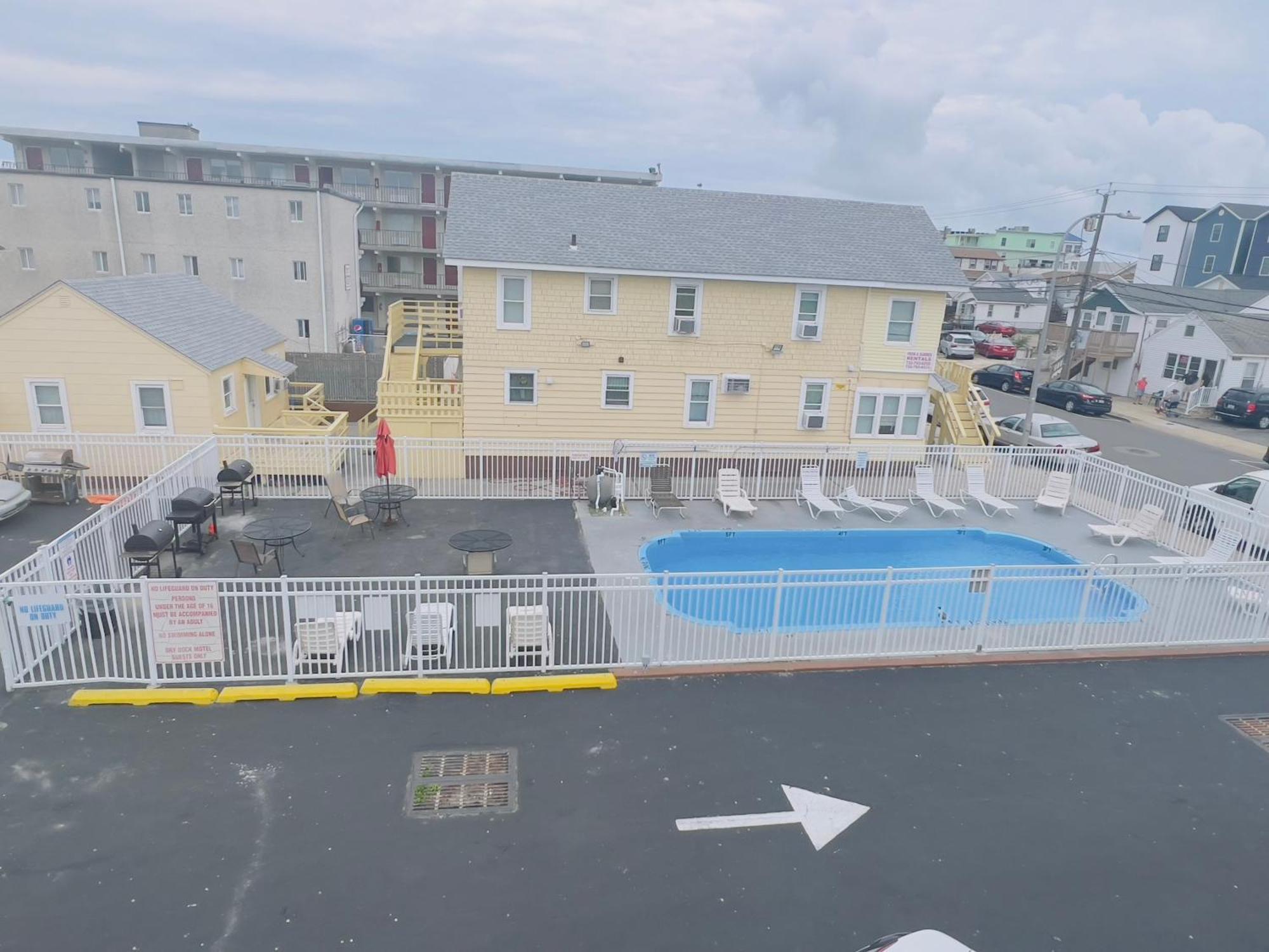 Dry Dock Motel Сийсайд Хайтс Екстериор снимка